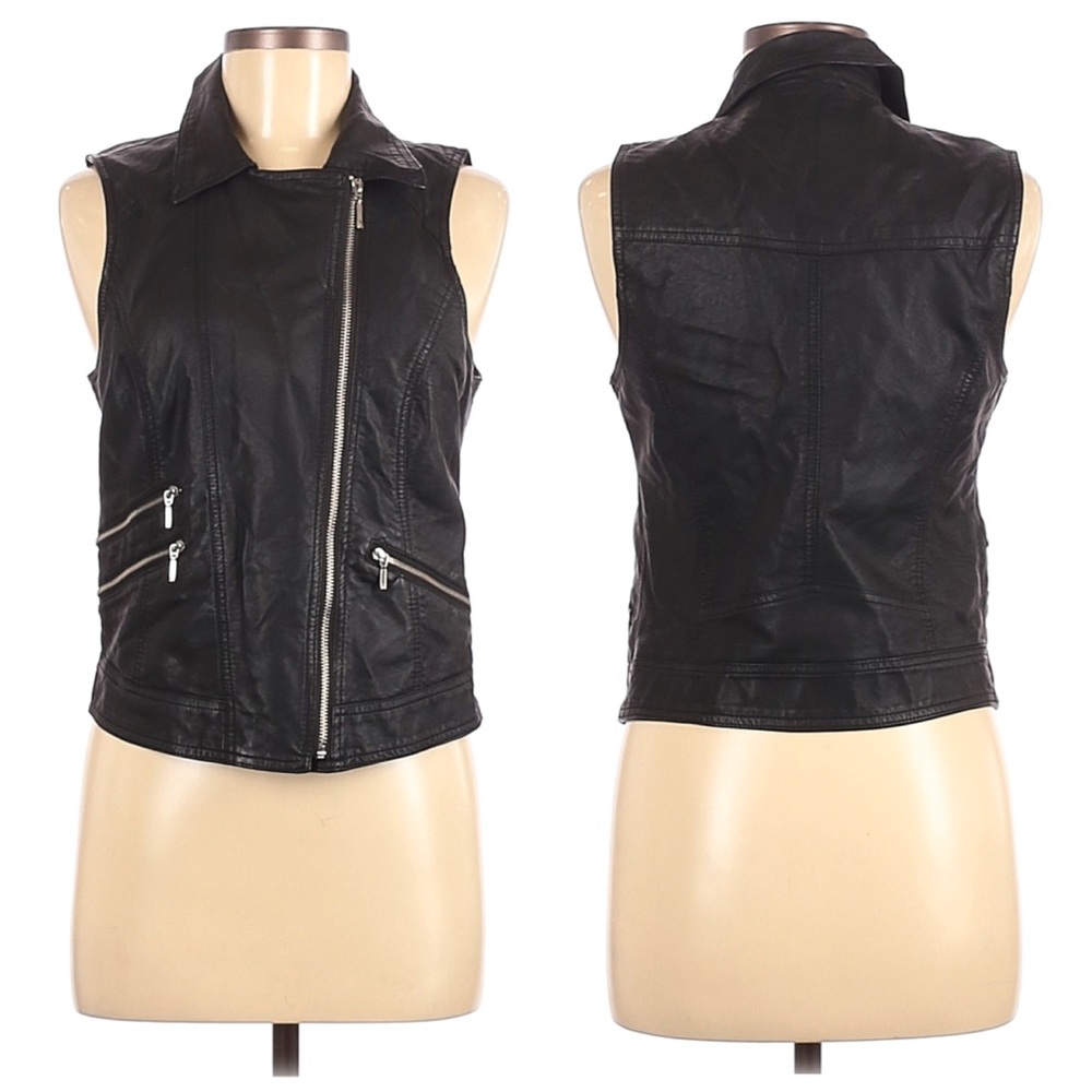 ❤️ Like new Maurices black faux leather vest